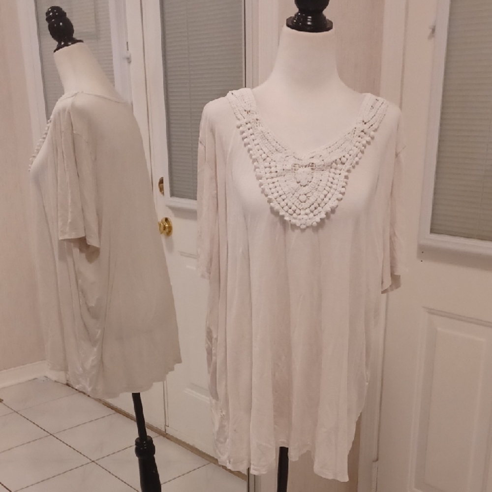 $4 Add-on White V-neck Tee - Size XXL